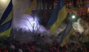 Kiev: la police investit la place de l'Indépendance