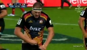 Rugby - Brodie Retallick termine torse nu après s'être fait arracher son maillot