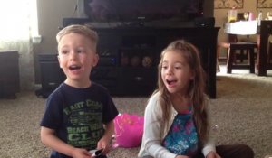 Une Petite Fille Interrompt Un Musulman Qui Lit Le Coran Trop Mignon Sur Orange Videos