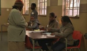Les Sud-Africains votent dans un climat social tendu