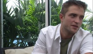 Robert Pattinson : "La politique, c'est un peu de la blague"
