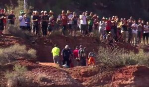 Un front flip au-dessus d'un canyon