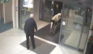 Un poney rend visite à la police!