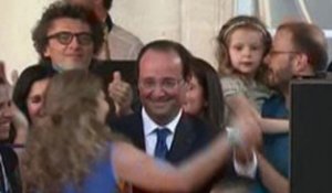 François Hollande danse à l'Elysée - ZAPPING ACTU DU 24/06/2014