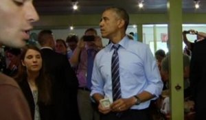 Au restaurant, Obama coupe la file d’attente et le paie très cher  – 11/07