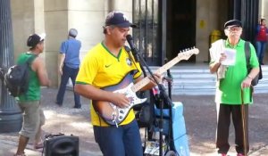 Amazing Dire Strait "Sultans Of Swing" cover by incredible street performer!