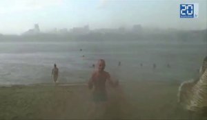 Tempête de grêle sur une plage russe