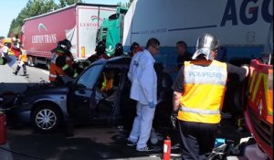 Accident sur l'A25, entre deux voitures et deux poids-lourds