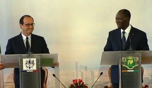Conférence de presse conjointe de François Hollande et Alassane Ouattara au forum économique d'Abidjan