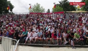 Dinan. Un tournoi de chevaliers à la Fête des remparts