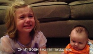 Petite fille en larmes car elle ne veut pas que son petit frère grandisse!