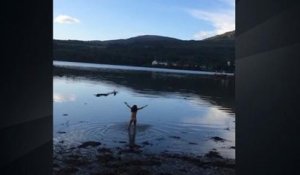 L'actrice Michelle Rodriguez ivre et entièrement nue dans un lac