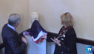 Le buste de Jean Bringer, célèbre résistant carcassonnais, enfin visible à tous au coeur de la Mairie de Carcassonne.
