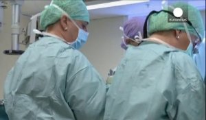 Succès médical en Suède : une femme enfante grâce à une greffe d'utérus