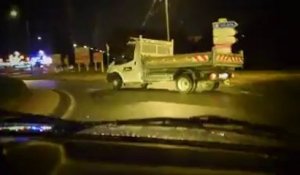 Drifter avec un camion-benne Kiloutou