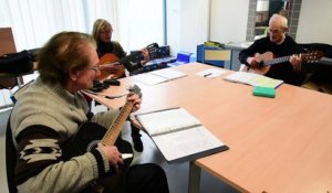 Atelier guitare pour seniors à Lille