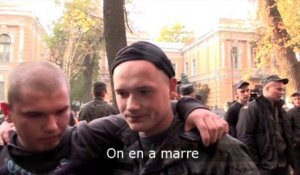 De jeunes soldats ukrainiens manifestent pour ne plus combattre