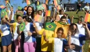 Les Diables Rouges reçoivent la visite d'enfants brésiliens lors de leur entraînement