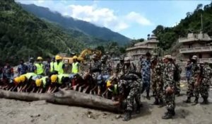 Glissement de terrain au Népal: les recherches interrompues par la pluie