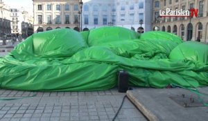 Paris : sapin ou sex toy, l'oeuvre de McCarthy vandalisée