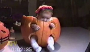 Le Costume d'halloween pour bébé le plus cool : un bébé citrouille
