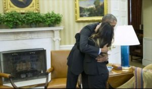 Obama embrasse l'infirmière guérie du virus Ebola