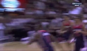 NBA: James Ennis réussit l’un des dunks de l’année