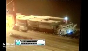 Un porte-containers se renverse au port de Shangaï