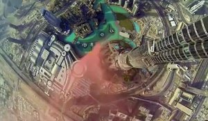 Des français battent le record du monde de "base jump" à Dubaï