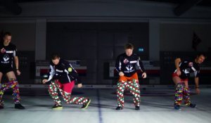 L'équipe norvégienne de Curling enfile un pantalon sans les mains