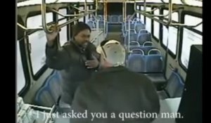 Un chauffeur de bus tabasse un passager trop bavard