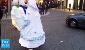 Bonshommes de neige et sapins déambulent en musique dans les rues de Troyes