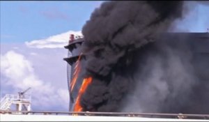 Un terminal pétrolier en feu en Libye