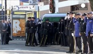 New York: veillée de prière pour l'un des policiers assassinés