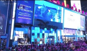 Idina Menzel singing Let It Go at Rockin Eve 15