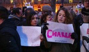 Des milliers de personnes à Paris "en hommage aux morts" de "Charlie Hebdo"