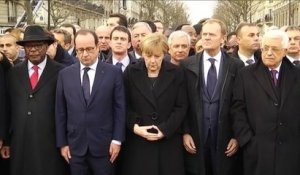 Marche républicaine : Hollande et les chefs de gouvernements étrangers respectent une minute de silence