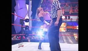 Epic KO de plusieurs minutes du catcheur Triple H