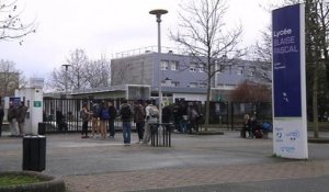 Agression d'un lycéen à Châteauroux: Vallaud-Belkacem salue "la réaction rapide et ferme" du lycée