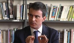 Une collégienne interpelle Valls au sujet de Dieudonné
