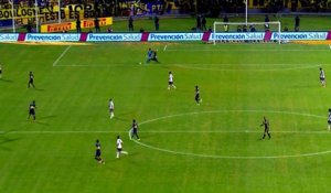 Football : Tacle horrible pendant le "Super Clasico" argentin