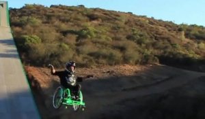 Aaron Fotheringham descend une méga rampe en fauteuil roulant