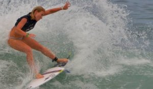 Mondiaux juniors de surf : des filles et des requins pour le troisième jour