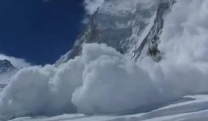 Vidéo : l'avalanche meutrière du Mont Everest