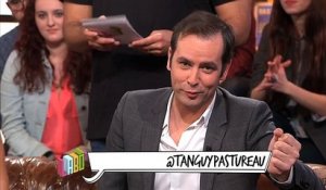 Arnaud Tsamère reçoit une peluche de Tanguy Pastureau - Le LabÔ² #LaboTV