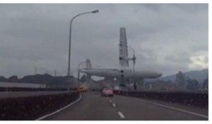 Le crash spectaculaire d'un avion TransAsia à Taïwan