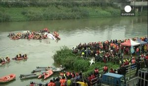Spectaculaire accident d'avion à Taïwan, des passagers ont survécu