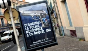 Béziers : l'affiche polémique de la police municipale - ZAPPING ACTU DU 12/02/2015