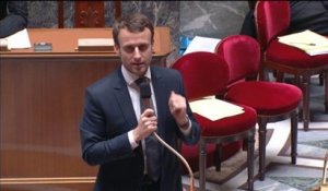 Travail du dimanche : Emmanuel Macron défend son texte