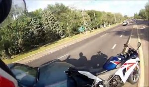 Crash: Un motard se fait renverser par une voiture dans un carambolage